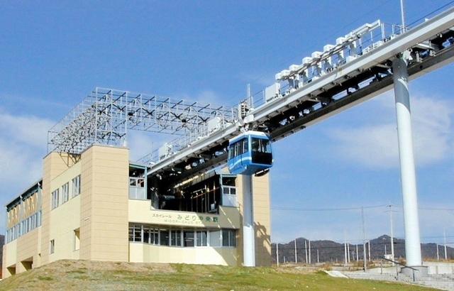 神戸製鋼所が開発や建設に関わったスカイレール＝広島市安芸区（同社提供）
