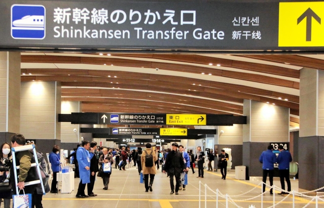 ２００メートルの長さがある北陸新幹線敦賀駅のコンコース＝１日午後、福井県敦賀市