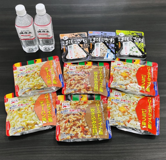 和田興産が保有する賃貸マンションに配備する非常食セットのイメージ（和田興産提供）