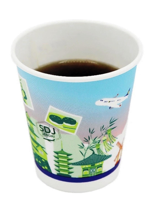スカイマーク機内で３月から無償提供されるＵＣＣ上島珈琲のホットコーヒー（スカイマーク提供）