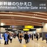 ２００メートルの長さがある北陸新幹線敦賀駅のコンコース＝１日午後、福井県敦賀市