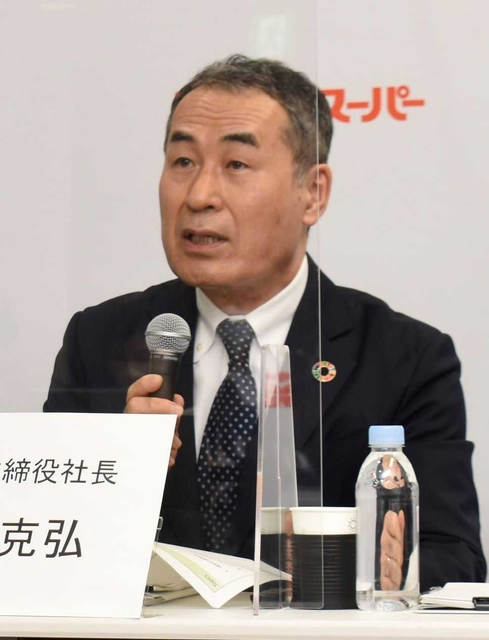 会見する関西フードマーケットの林克弘社長＝１１日午後、大阪市内
