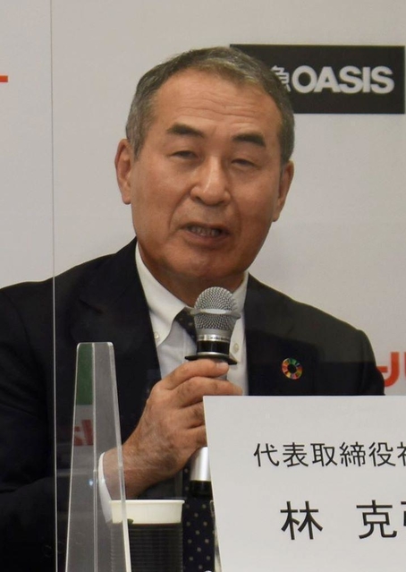 会見する関西フードマーケットの林克弘社長＝大阪市内