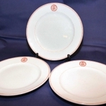 トアホテルの皿とロゴマーク