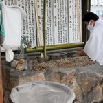 ひしゃくを使わず清めることができる手水舎＝神戸市兵庫区和田宮通３