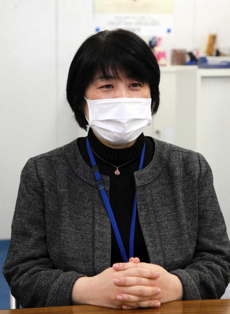 「市民一人一人が少し気を付けるだけで、全体の感染者数は必ず減る」と理解を求める山崎初美担当部長＝神戸市役所