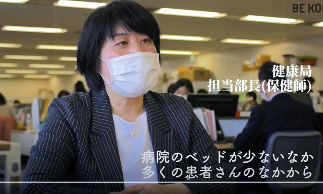 「マスクを外すときは２メートルの距離を」と呼び掛ける市健康局の山崎初美担当部長