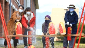 ４大学連携事業として行われている総合防災訓練。住民参加の場にもなっている＝神戸市中央区港島１、神戸学院大（撮影・鈴木雅之）