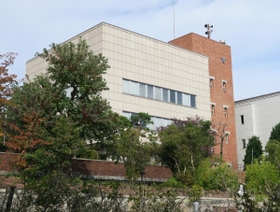 神戸市立中央図書館＝神戸市中央区楠町７