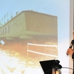 湊川中学校の震災学習で、経験を語る高橋晃治さん＝神戸市兵庫区松本通１