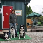 愛犬と泊まれる貸別荘式の宿泊施設を開いた大橋佳子さん＝淡路市野島江崎