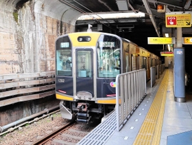 半地下の阪神岩屋駅ホーム＝神戸市灘区岩屋北町４