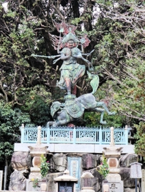 日本最大といわれる妙光院の馬頭観音＝神戸市中央区神仙寺通１