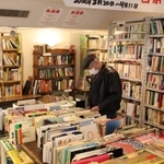 ２４回目を迎えた留学生支援のための古本市＝神戸学生青年センター