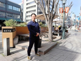 歩道の利活用について構想を練る三宮中央通りまちづくり協議会の永田泰資さん＝神戸市中央区三宮町３