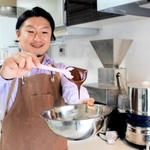 チョコレート工房の開設を目指す、長野亘孝さん＝神戸市灘区