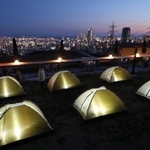 「１千万ドルの夜景」を見下ろすキャンプ場という雰囲気の「ＫＯＢＥ　ＴＥＲＲＡＣＥ（コウベテラス）」＝神戸市中央区中尾町（撮影・辰巳直之）