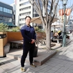歩道の利活用について構想を練る三宮中央通りまちづくり協議会の永田泰資さん＝神戸市中央区三宮町３
