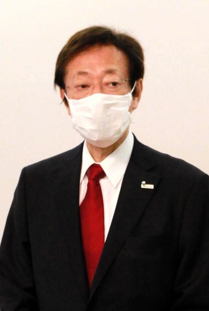 緊急事態宣言中の方針について説明する久元喜造神戸市長＝神戸市役所