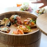 「宝箱」をイメージした、２段重ねのプレート＝神戸市垂水区海岸通、ホテルセトレ神戸・舞子