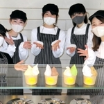 ４月下旬にオープンした「ｙｅｌｌｏｗ」。こだわりの素材で作られた濃厚なジェラートを味わえる＝神戸市中央区栄町通２