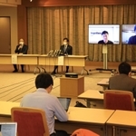 久元喜造市長や楽天グループの三木谷浩史会長兼社長らが参加した、大規模接種会場に関する共同記者会見＝２１日午前、神戸市役所（撮影・吉田敦史）