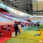 スタジアムのピッチサイドも開放する＝神戸市兵庫区御崎町１（Ｃ）ＶＩＳＳＥＬ　ＫＯＢＥ