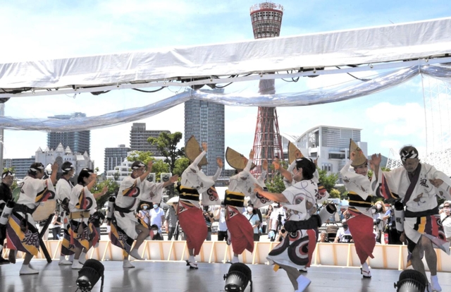阿波踊りや吹奏楽などの舞台イベントで盛り上がる「みなとまつり」＝メリケンパーク