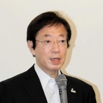 ファイザー製ワクチンの供給不足に伴う緊急対応について発表する久元喜造市長＝２日午後、神戸市役所（撮影・初鹿野俊）