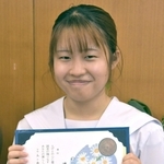 のじぎく賞を受けた浜田麻衣さん＝長田署