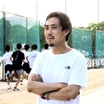 自らも目指した五輪の舞台で、陸上の監察員を務める井上洋佑さん＝神戸市長田区池田谷町２、長田高校