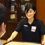 ファミリーマートＪＲ和田岬駅前店の植原康恵店長