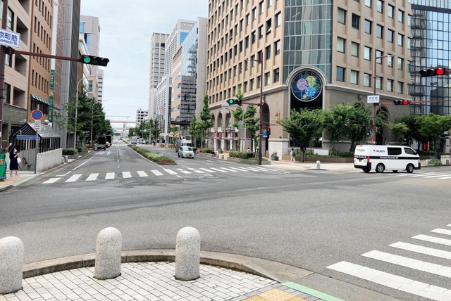 赤外線カメラを設置している京町筋交差点＝神戸市中央区三宮町１