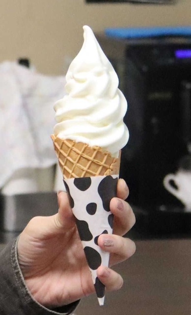 場内のミルクカフェで味わえる神戸チーズ入りソフトクリーム＝神戸市灘区六甲山町