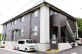 今春オープンした「ことばの道」の新施設＝神戸市須磨区高倉台６