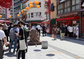 お昼時には、客がずらりと列をなす＝神戸市中央区元町通２、老祥記