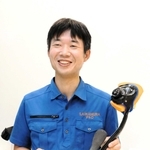 パラ卓球の友野有理らの装具をサポートする、澤村義肢製作所の佐野太一さん＝神戸市中央区港島南町３