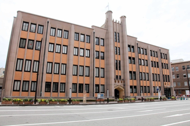 三宮図書館の仮移転先となるデザインクリエイティブセンター・神戸＝神戸市中央区小野浜町