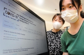 ＮＰＯ法人「多言語センターＦＡＣＩＬ」が１９言語でコロナ関連の支援情報を発信するホームページ＝神戸市長田区海運町３