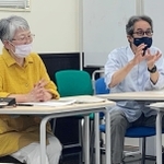 １９７８年に市民中心で保育園を立ち上げた経緯を話す堀内雅代さん（左）と山本健治さん＝神戸市長田区久保町６