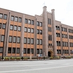 三宮図書館の仮移転先となるデザインクリエイティブセンター・神戸＝神戸市中央区小野浜町
