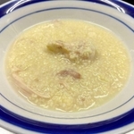 鶏肉のうま味とアワの食感が楽しめる