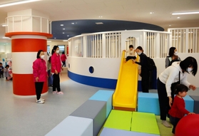 ４月に完成した「こべっこあそびひろば・六甲アイランド」＝神戸市東灘区向洋町中２