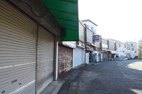 空き店舗が目立つ、中心部の「ショッピングセンター」＝神戸市垂水区多聞台２