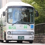 地域住民に親しまれる「坂バス」＝神戸市灘区箕岡通４
