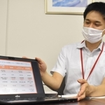 神戸市の採用制度を説明する担当者＝市役所