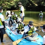 ＳＵＰに乗って湖に出発進行＝神戸市灘区六甲山町