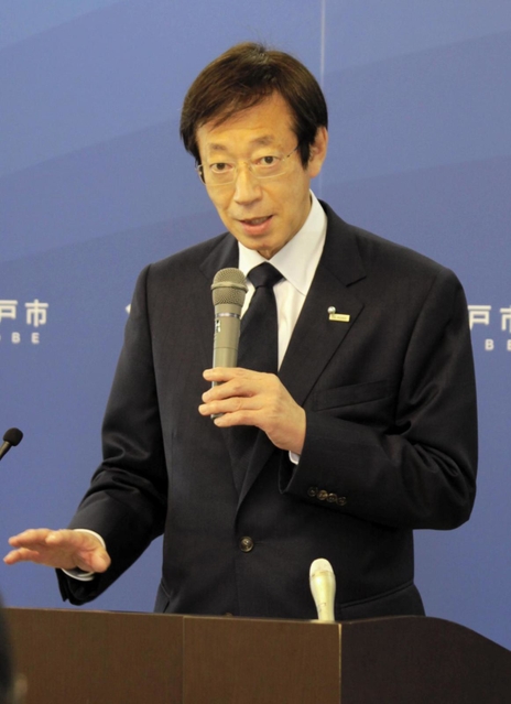今後取り組むべき課題などを語る久元喜造氏＝神戸市役所（撮影・初鹿野俊）