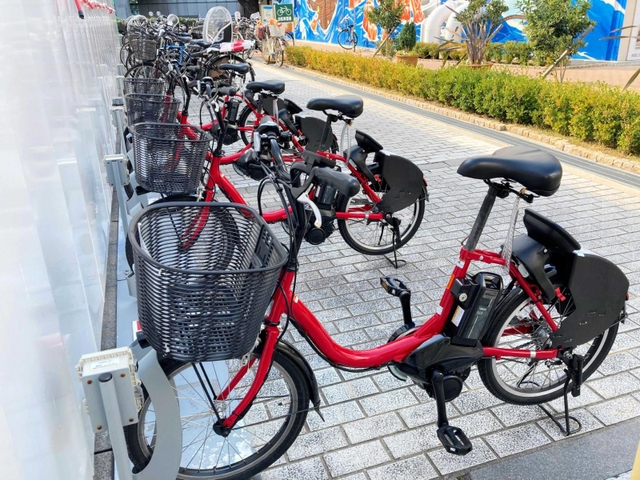 １２月から利用料金が値上げされる電動自転車「コベリン」＝神戸市中央区加納町６