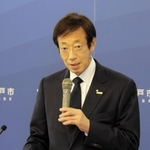 今後取り組むべき課題などを語る久元喜造氏＝神戸市役所（撮影・初鹿野俊）